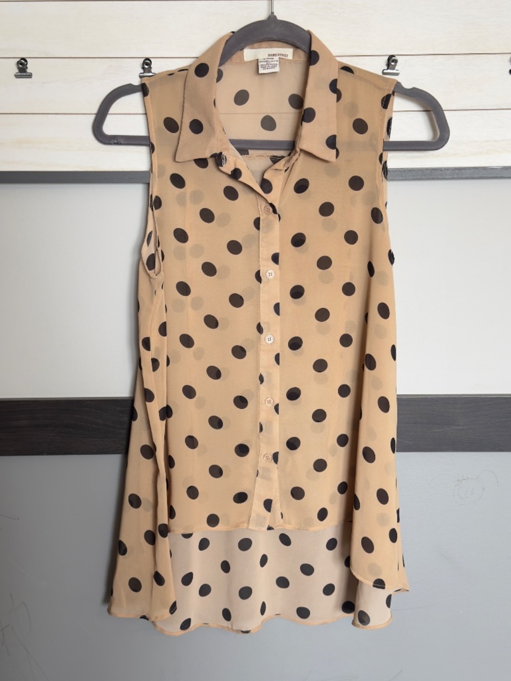 SANS SOUCI sleeveless tank top polka dot print button down size small